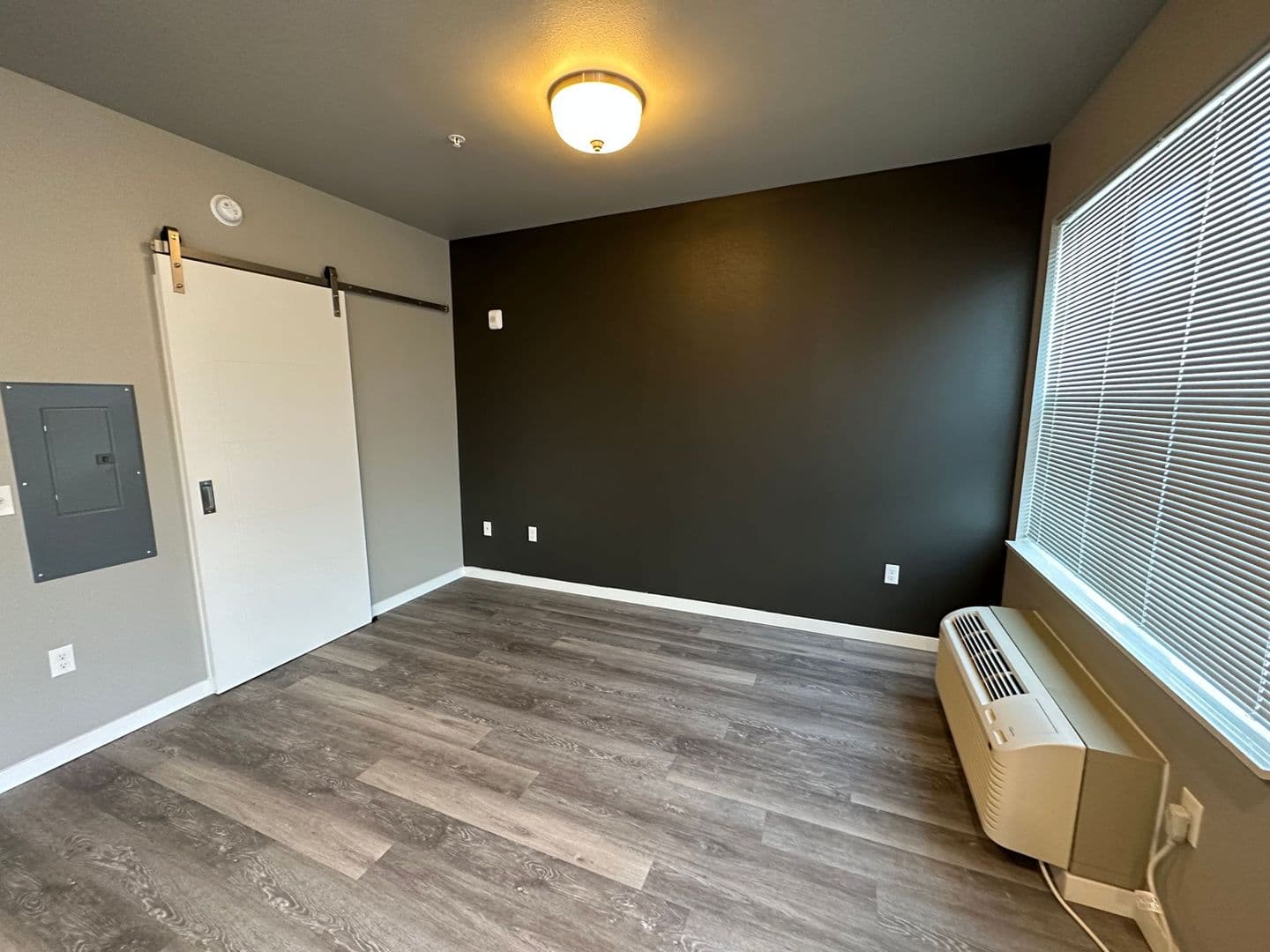 Northfield Apartment: 118 5th St E