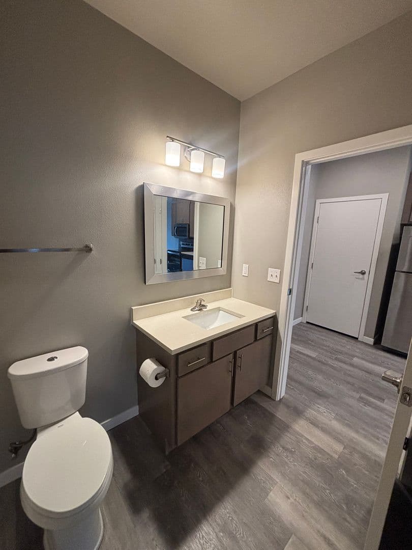 Northfield Apartment: 118 5th St E