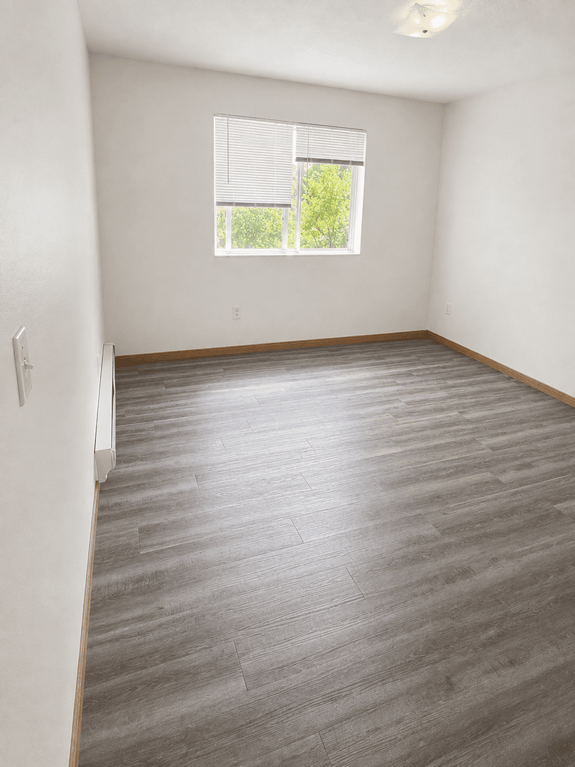 Faribault Apartment: 1711 SW 2nd Street - 4