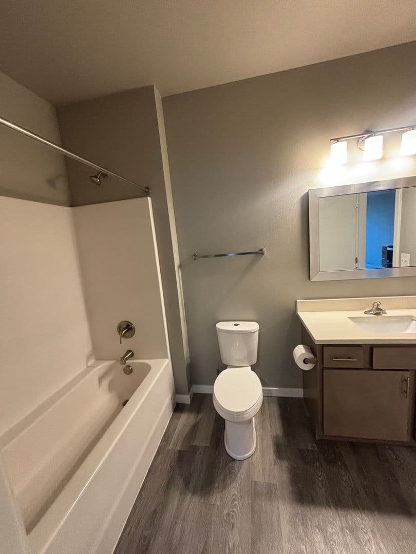 Northfield Apartment: 118 5th St E