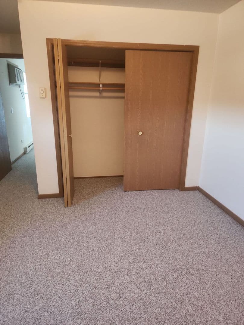 Montgomery Apartment: 488 N Welco Dr - 24