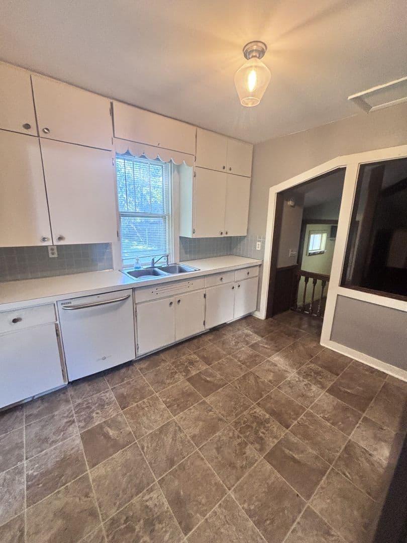 Owatonna House: 223 Highland Ave