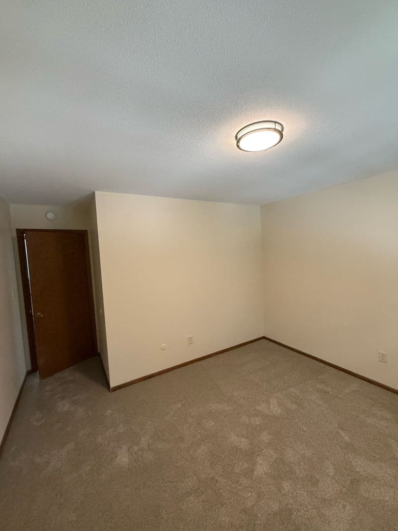 Faribault Townhome: 946 Willow Street