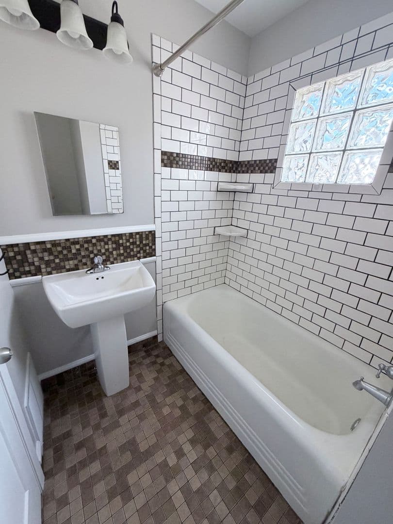 Faribault House: 528 2nd Street NE