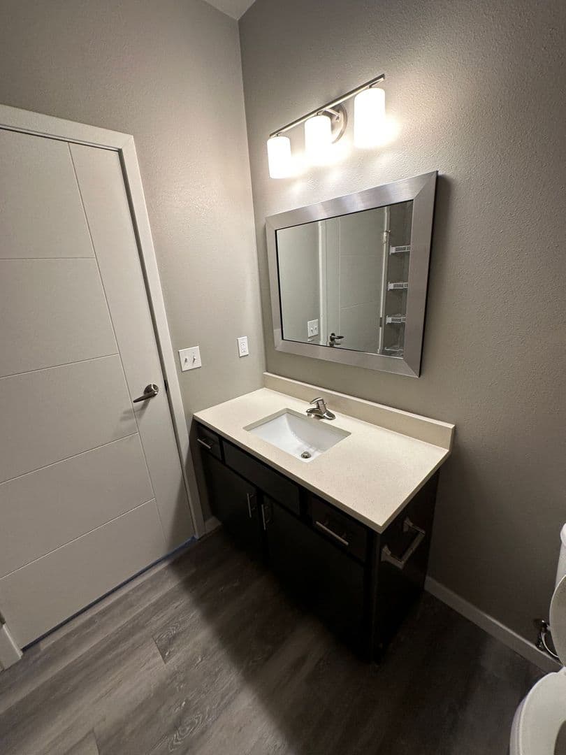 Northfield Apartment: 118 5th St E