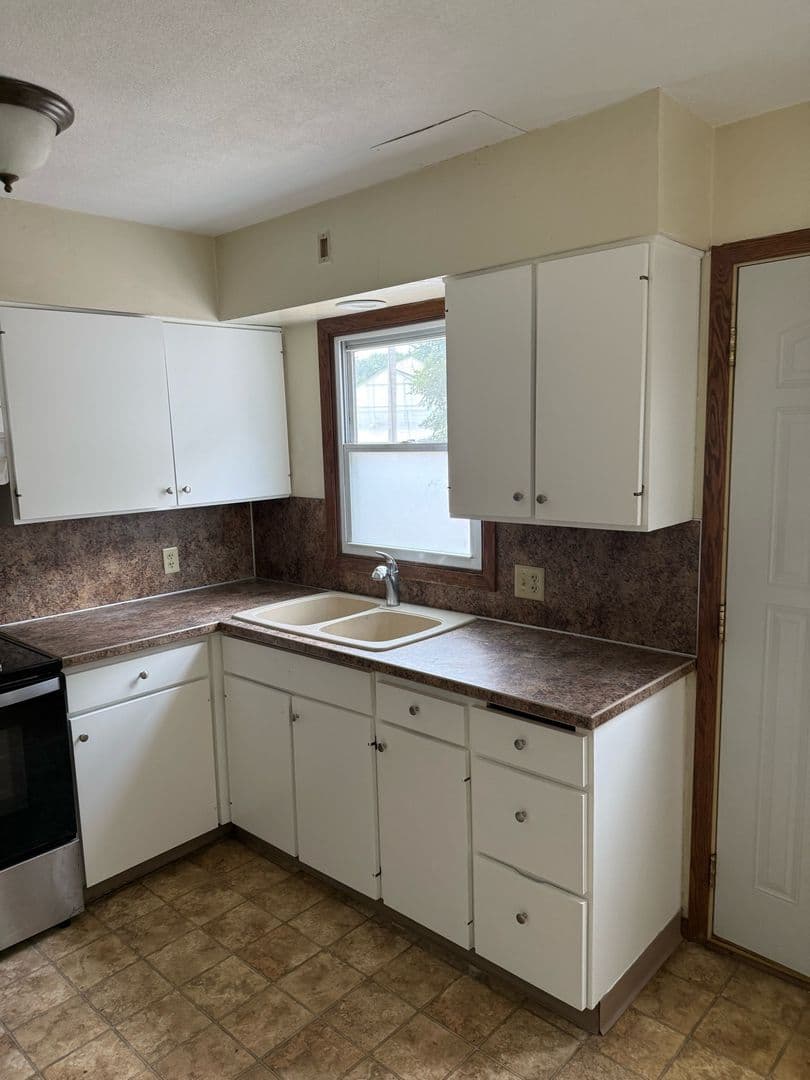 Faribault Townhome: 946 Willow Street