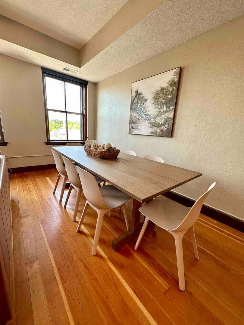 Northfield Apartment: 422 Division Street