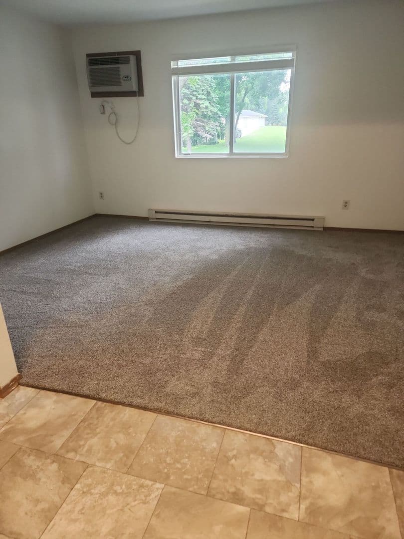 Montgomery Apartment: 488 N Welco Dr - 24