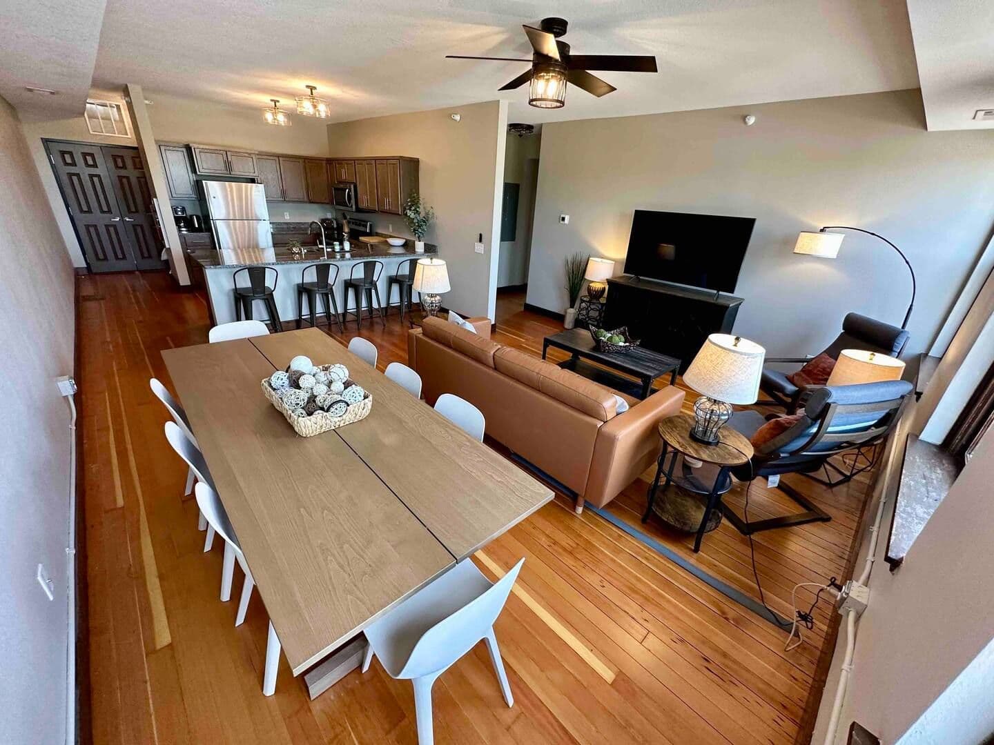 Northfield Apartment: 422 Division Street