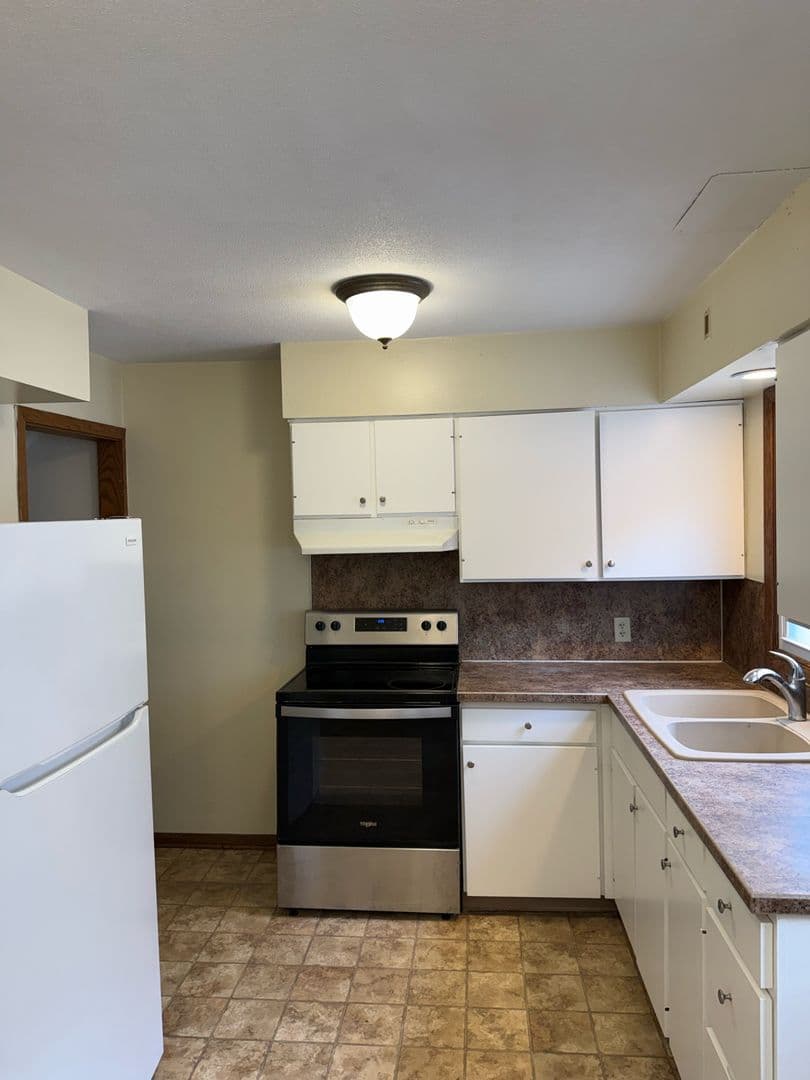 Faribault Townhome: 946 Willow Street