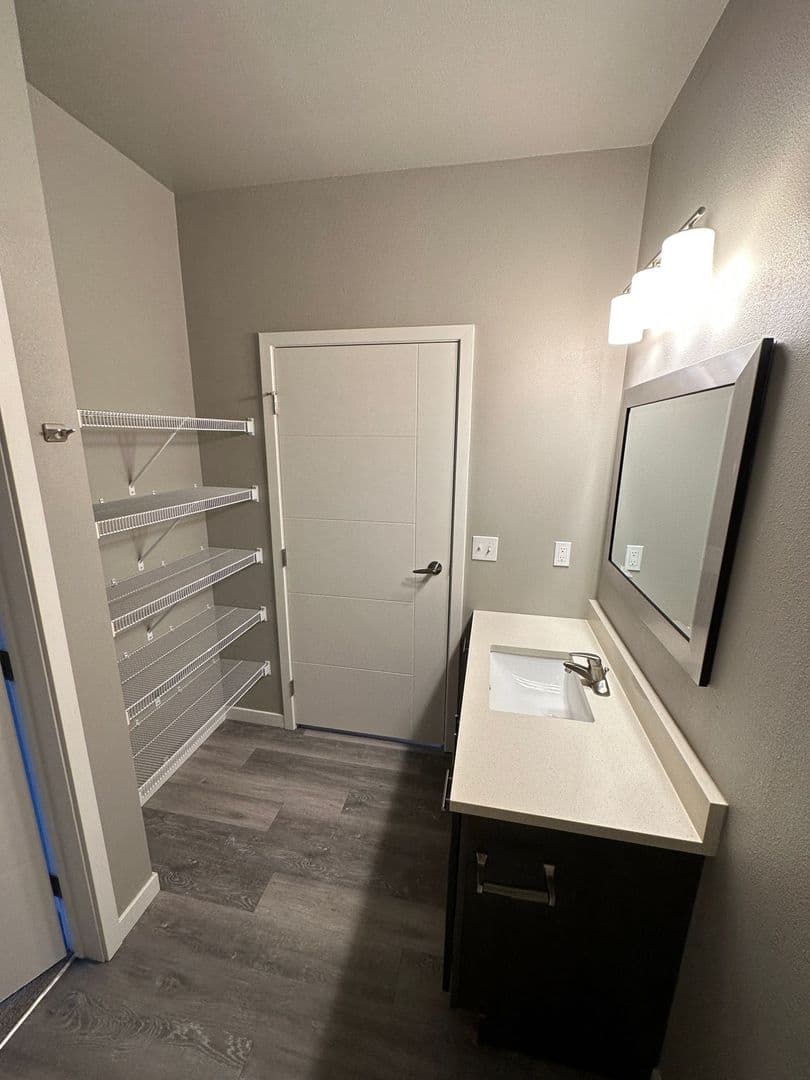 Northfield Apartment: 118 5th St E