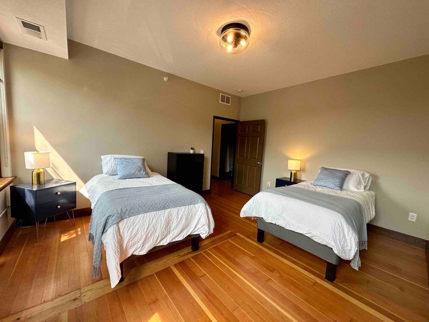 Northfield Apartment: 422 Division Street
