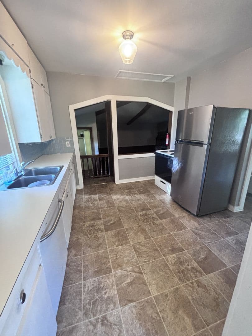 Owatonna House: 223 Highland Ave