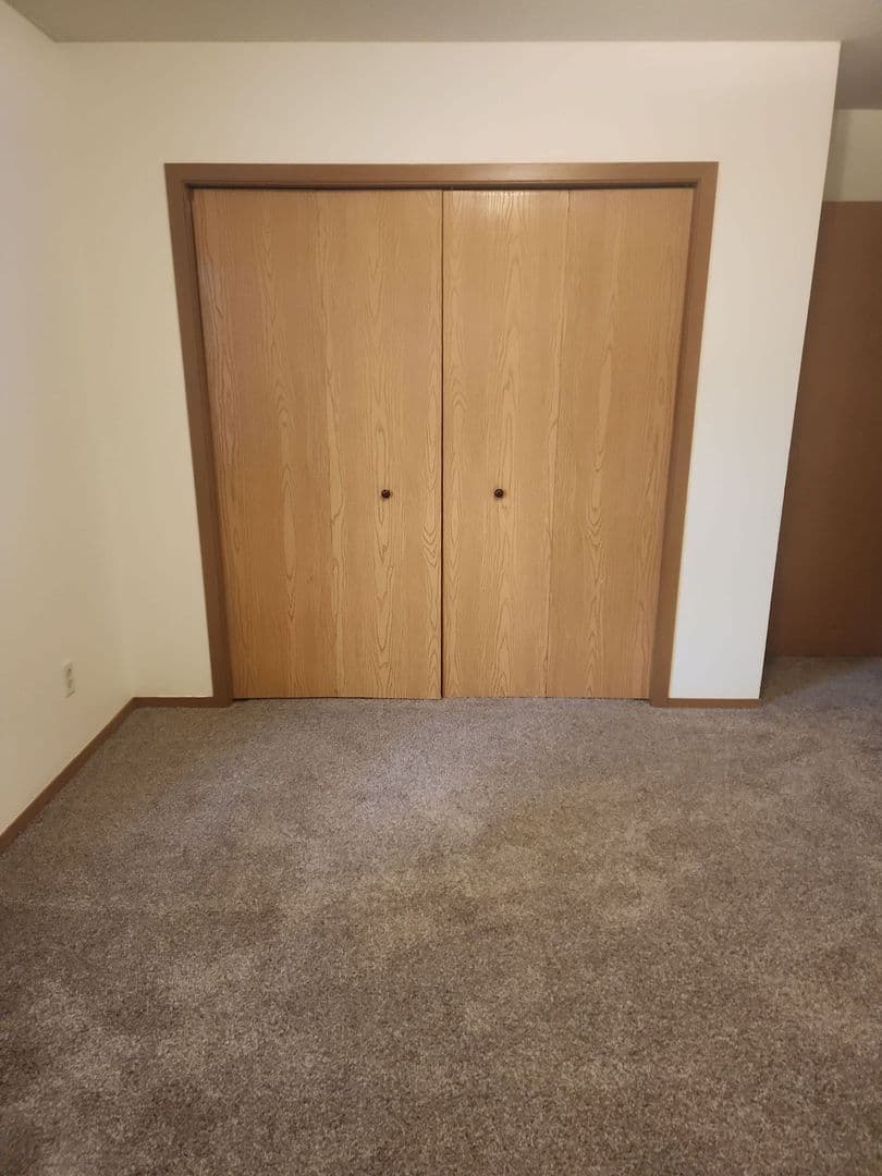 Montgomery Apartment: 488 N Welco Dr - 24