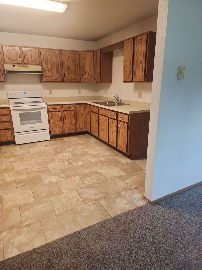 Montgomery Apartment: 400 N Welco Dr - M2