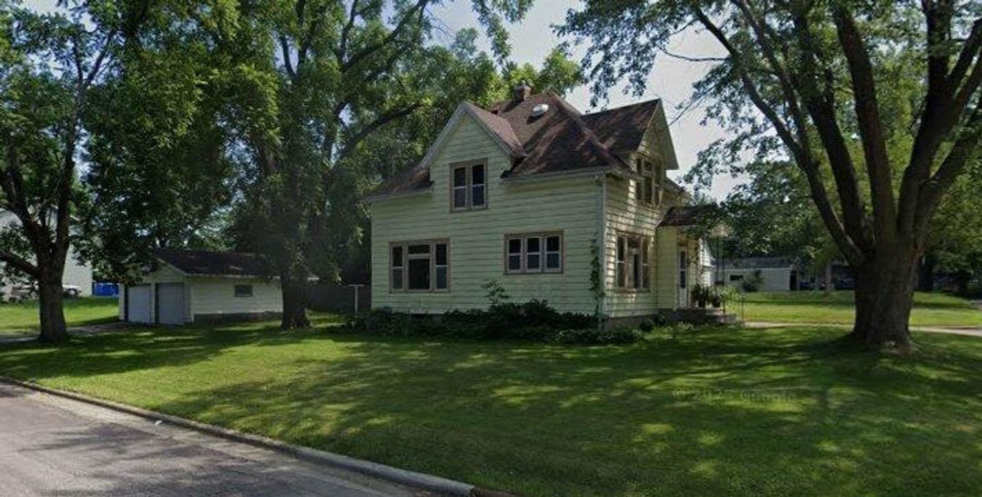 Owatonna House: 223 Highland Ave