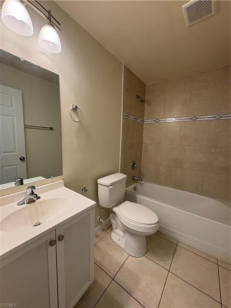 Cape Coral House: 1422 SW 47th Ter