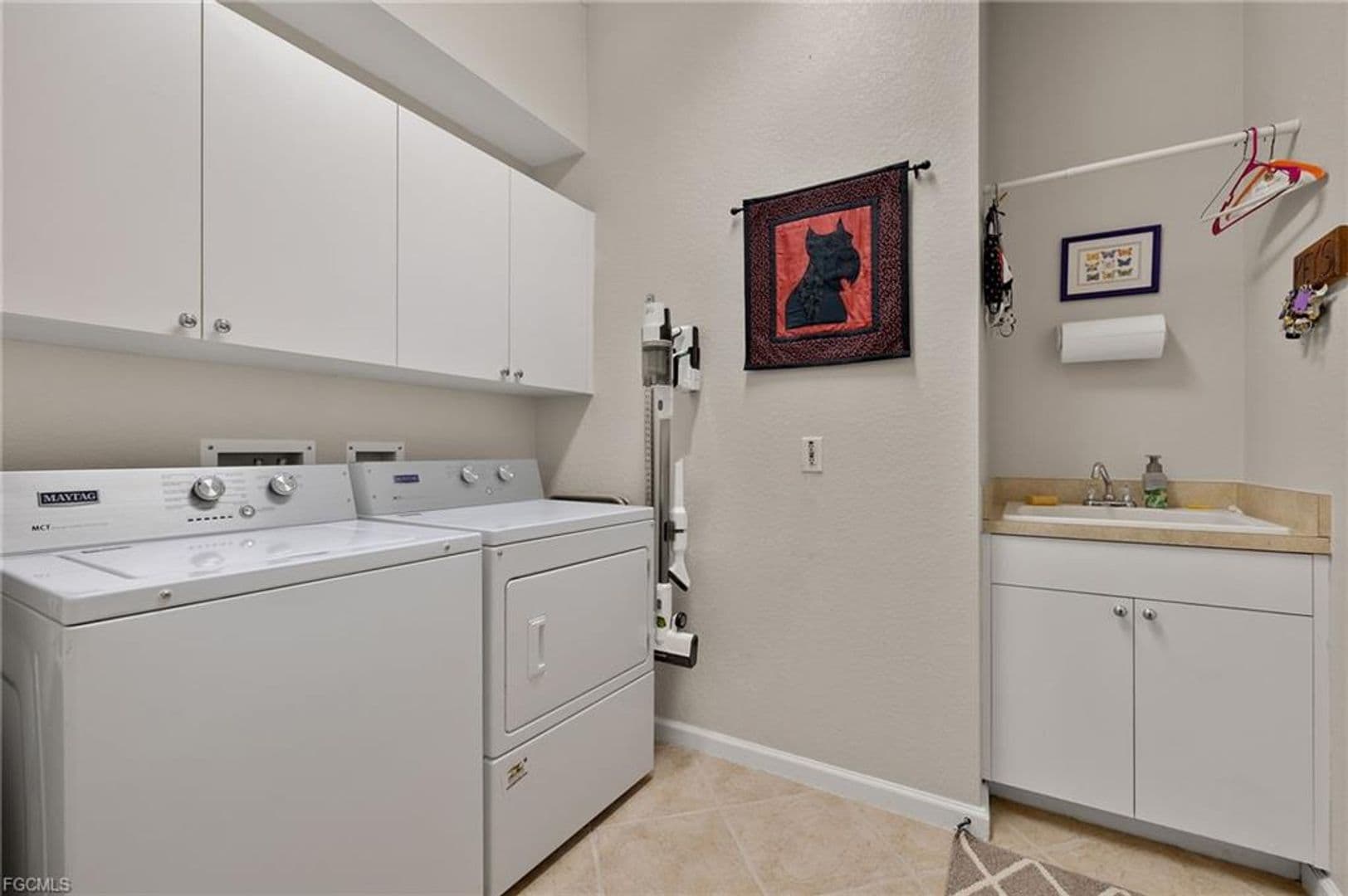 FORT MYERS House: 8872 KING HENRY CT