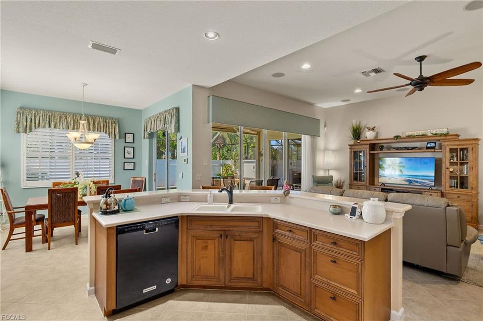 FORT MYERS House: 8872 KING HENRY CT