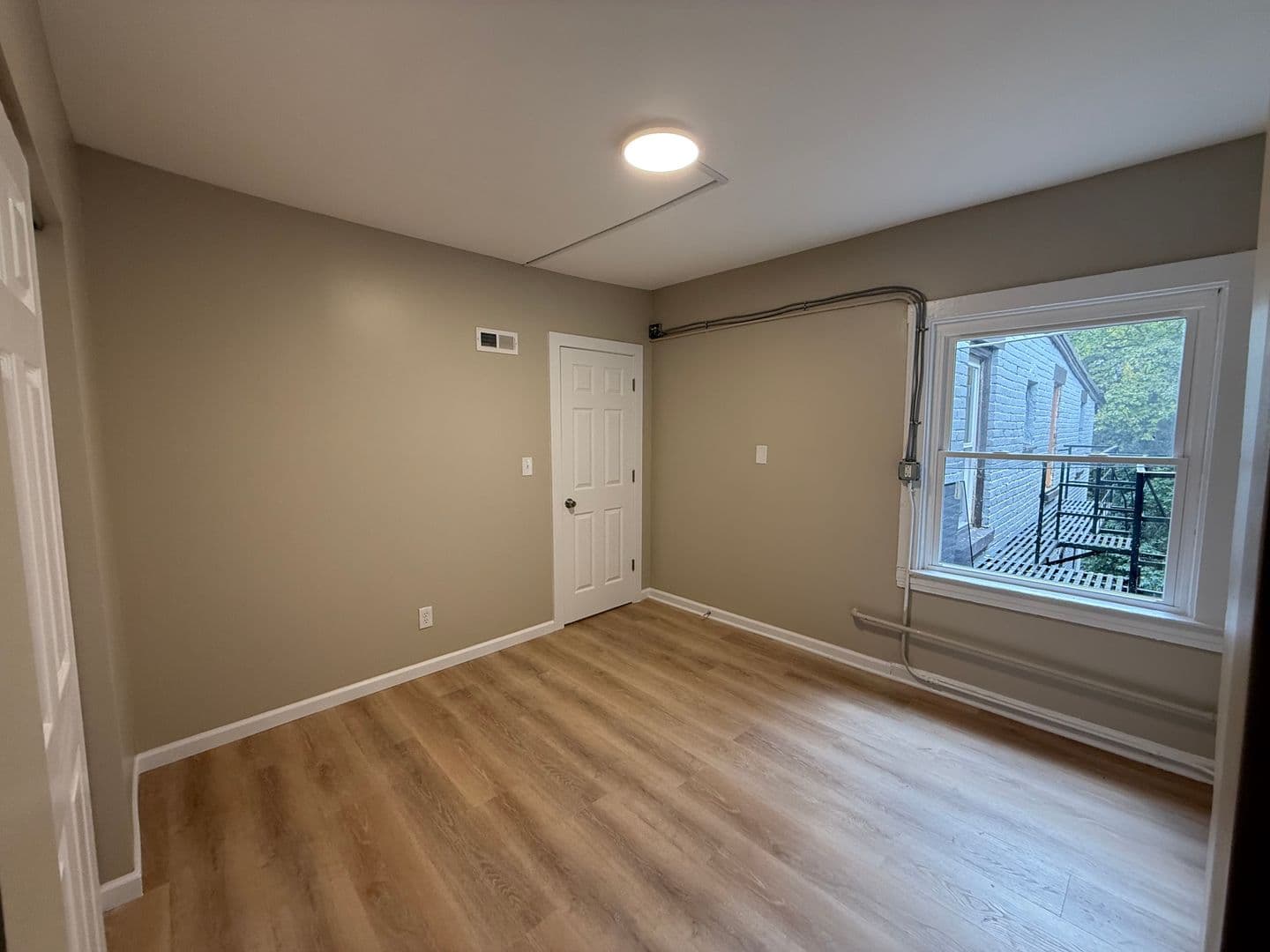 Cincinnati Apartment: 2582 W. McMicken