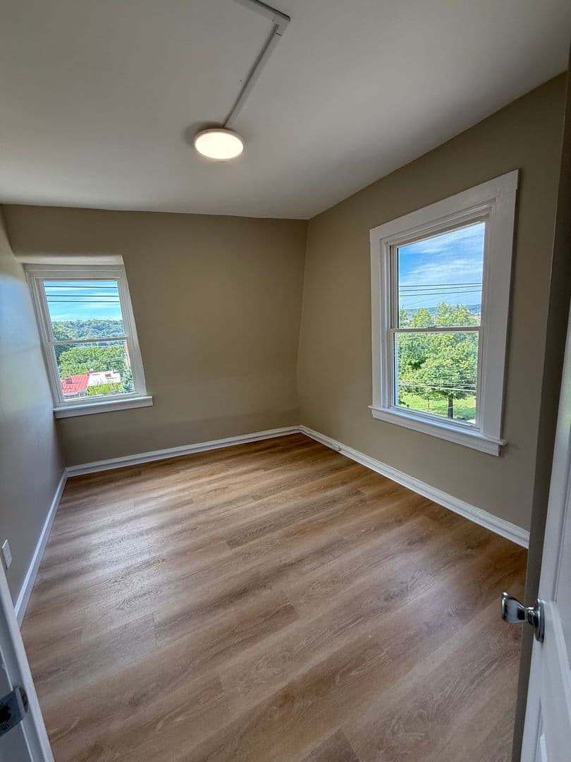 Cincinnati Apartment: 2584 W. McMicken