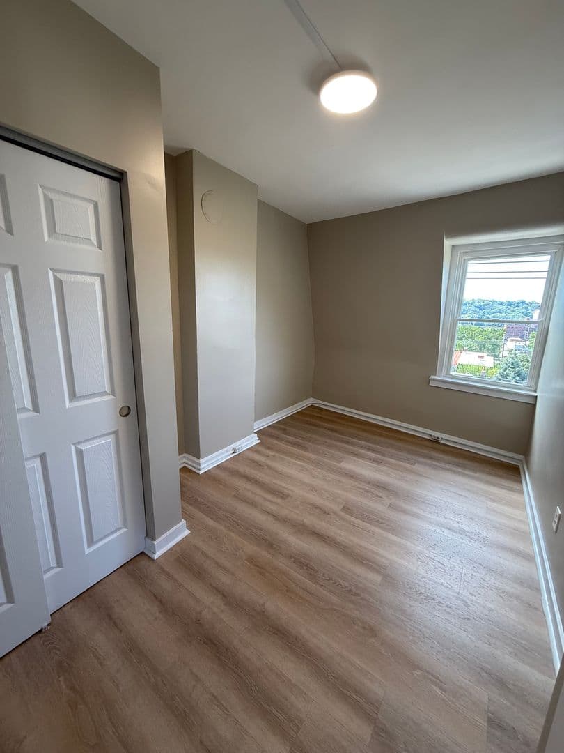 Cincinnati Apartment: 2584 W. McMicken
