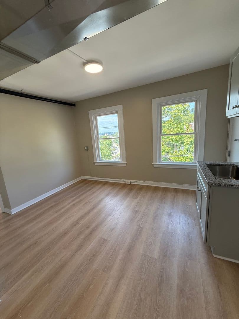 Cincinnati Apartment: 2584 W. McMicken