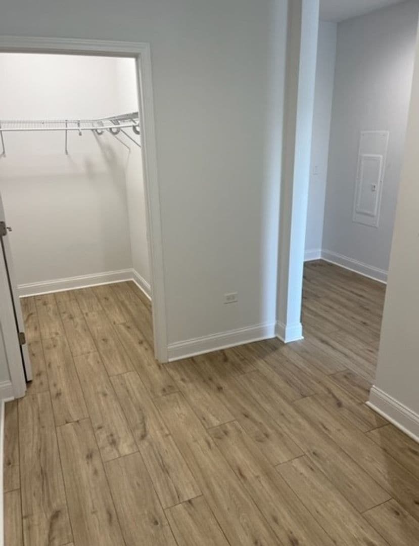 Mundelein Apartment: 250 Anthony Ave