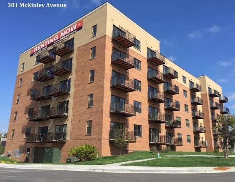 Mundelein Apartment: 301 Mckinley