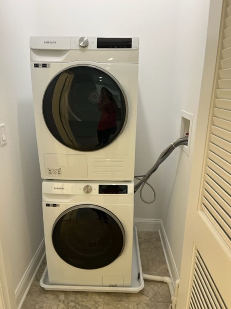Mundelein Apartment: 250 Anthony Ave