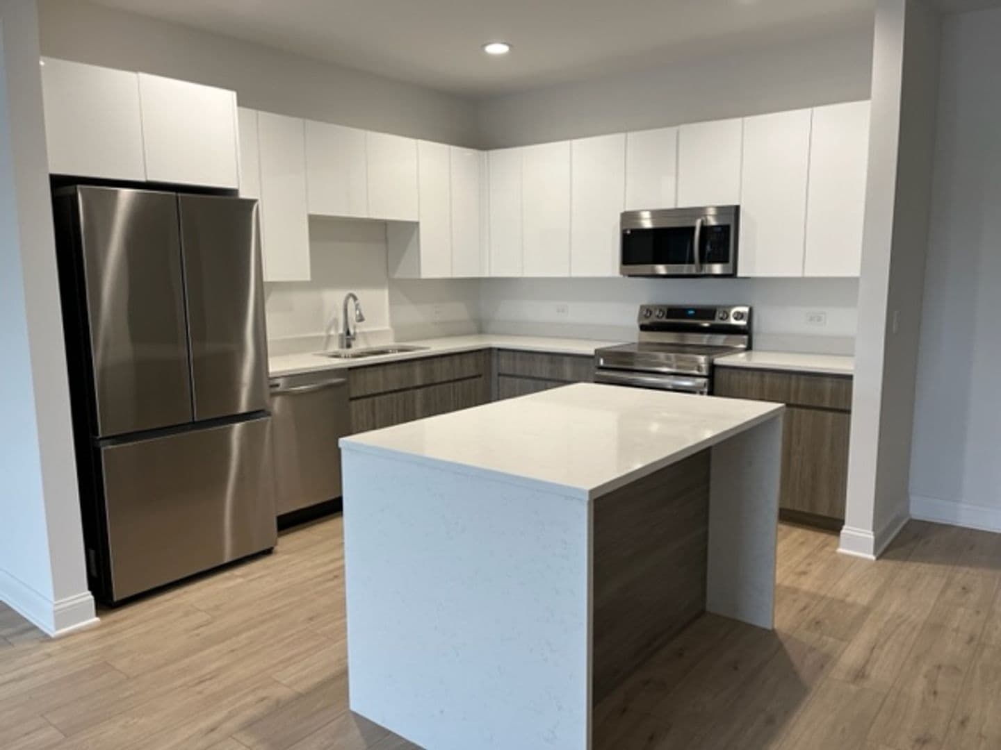 Mundelein Apartment: 250 Anthony Ave