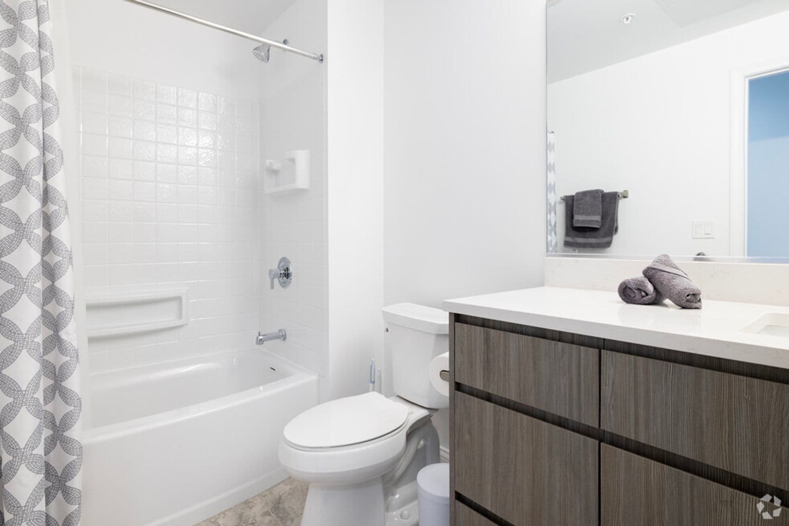 Mundelein Apartment: 250 Anthony Ave