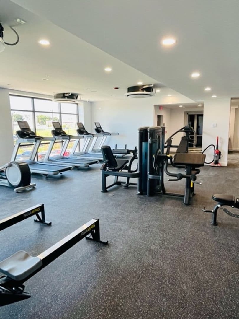 Mundelein Apartment: 250 Anthony Ave