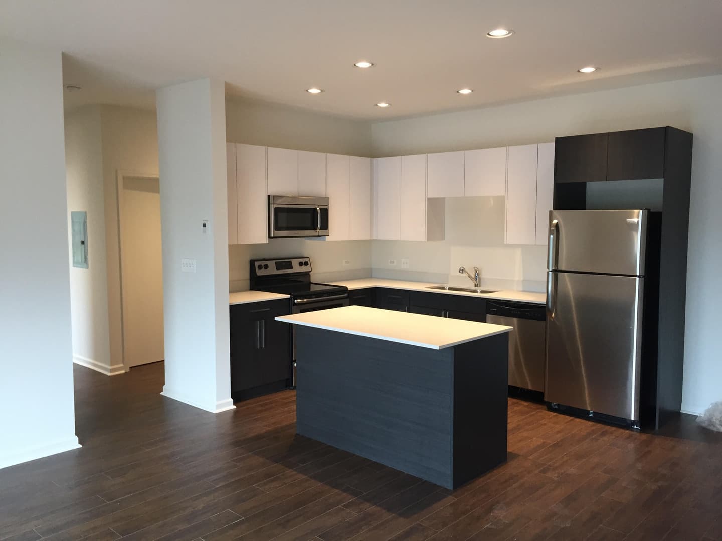 Mundelein Apartment: 301 Mckinley