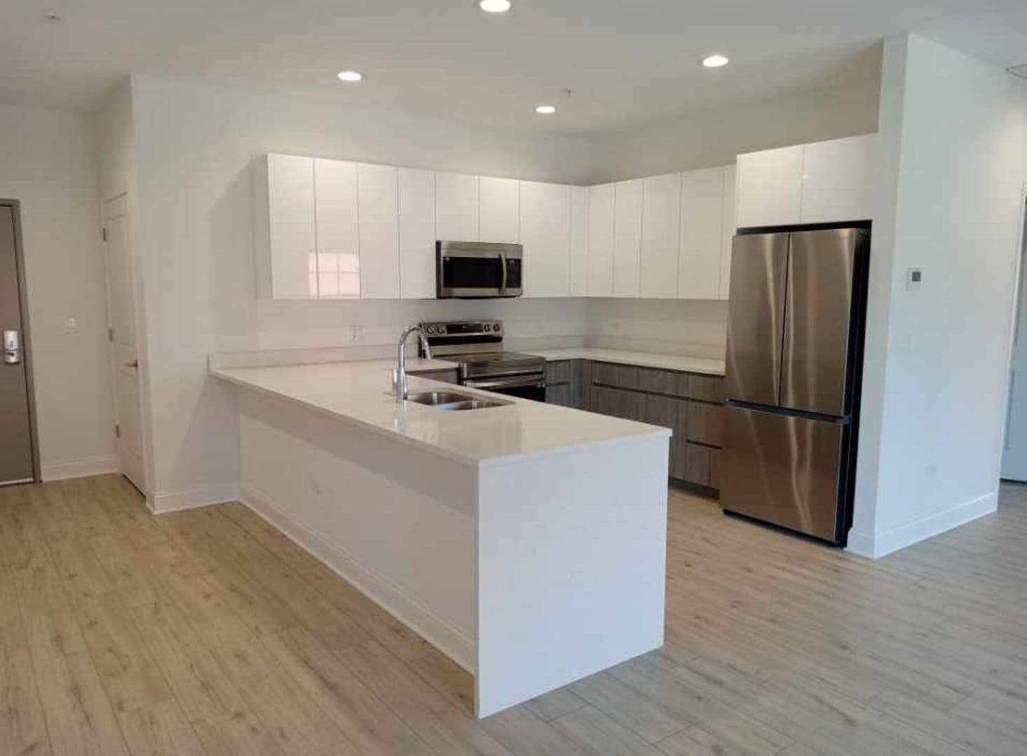 Mundelein Apartment: 250 Anthony Ave