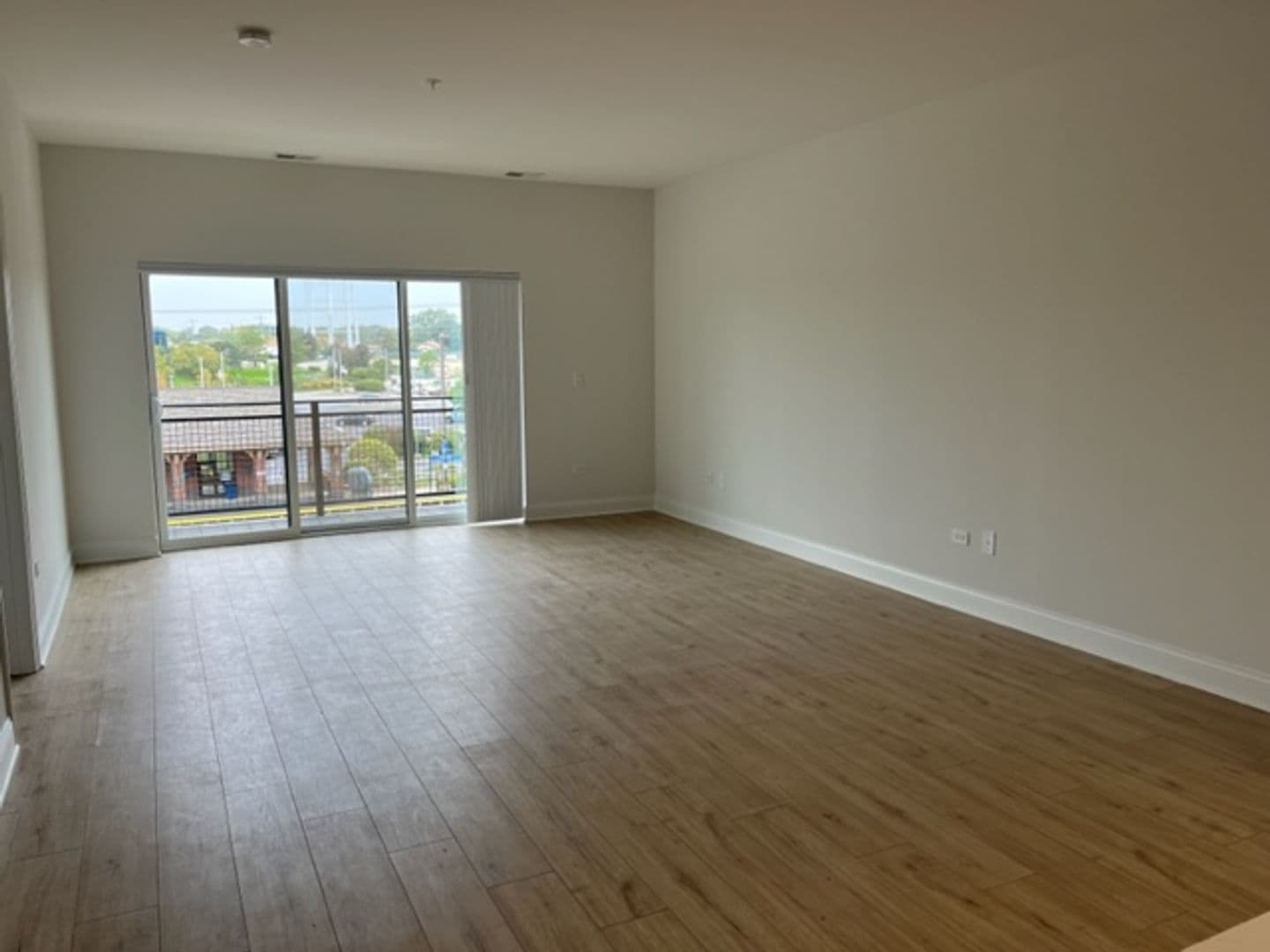 Mundelein Apartment: 250 Anthony Ave