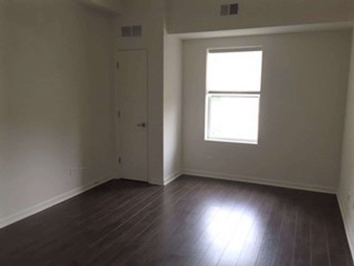 Mundelein Apartment: 301 Mckinley