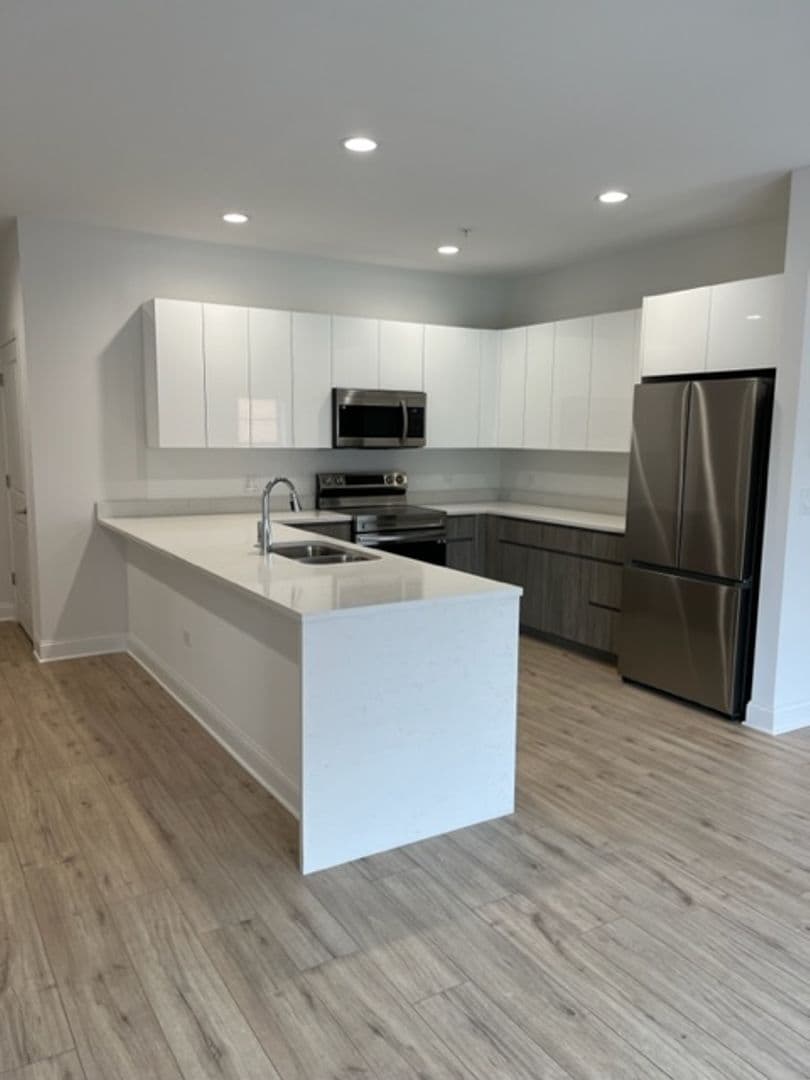 Mundelein Apartment: 250 Anthony Ave