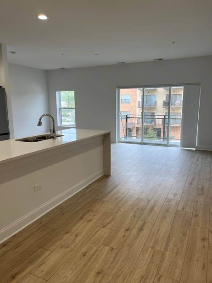 Mundelein Apartment: 250 Anthony Ave