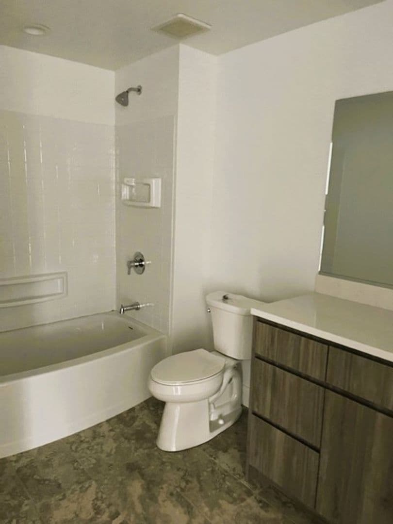 Mundelein Apartment: 250 Anthony Ave