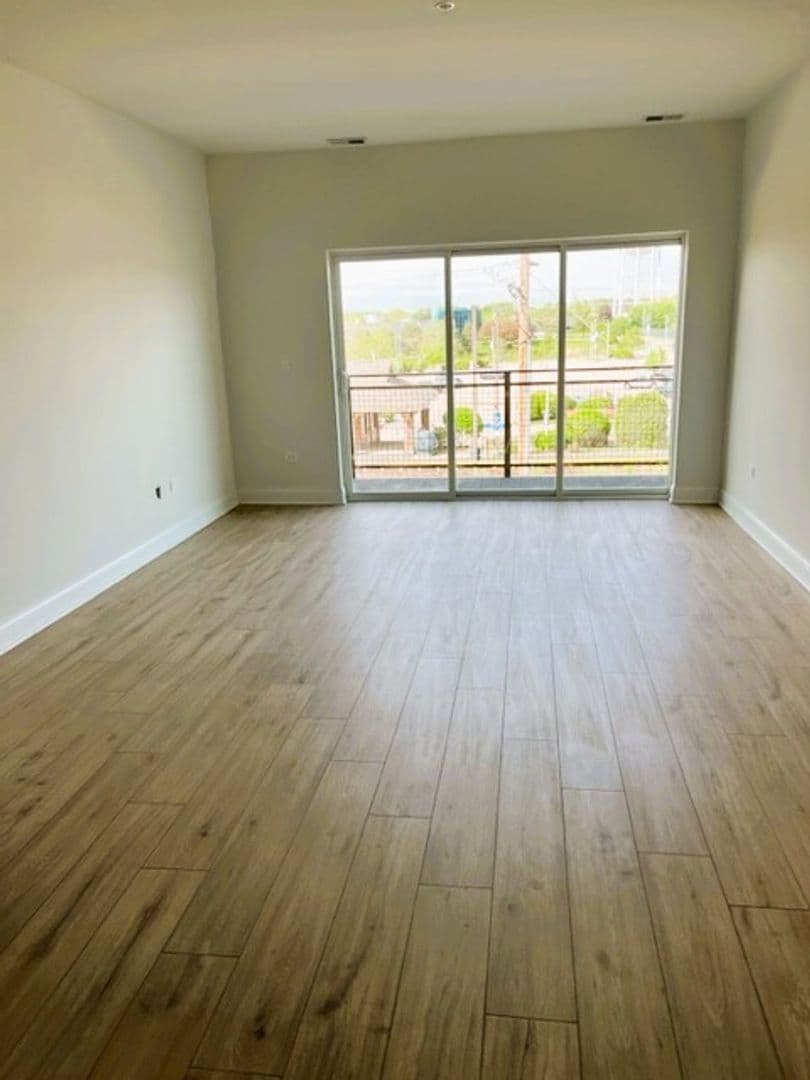 Mundelein Apartment: 250 Anthony Ave