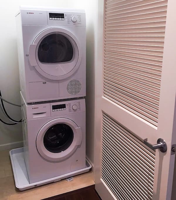 Mundelein Apartment: 301 Mckinley