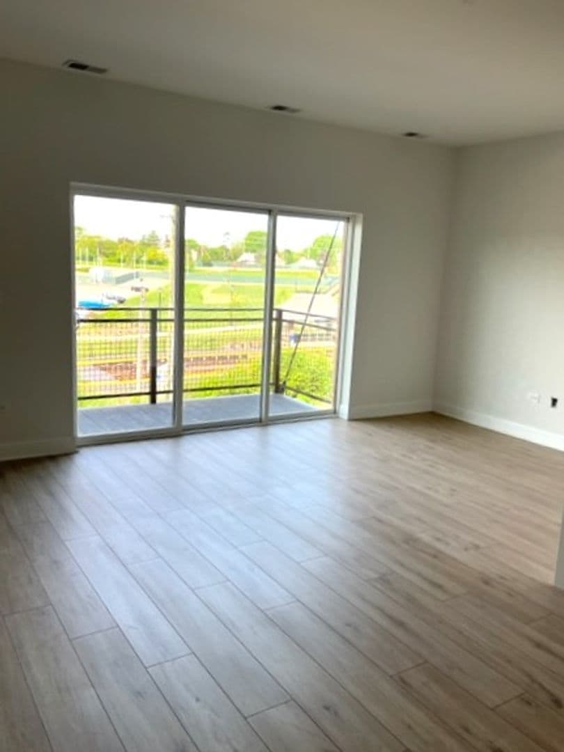 Mundelein Apartment: 250 Anthony Ave