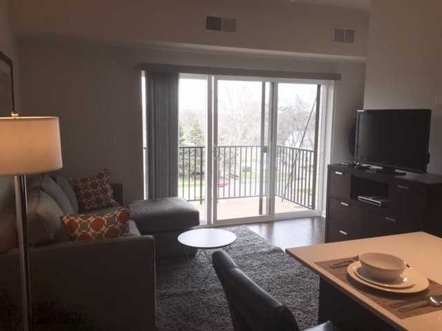 Mundelein Apartment: 301 Mckinley