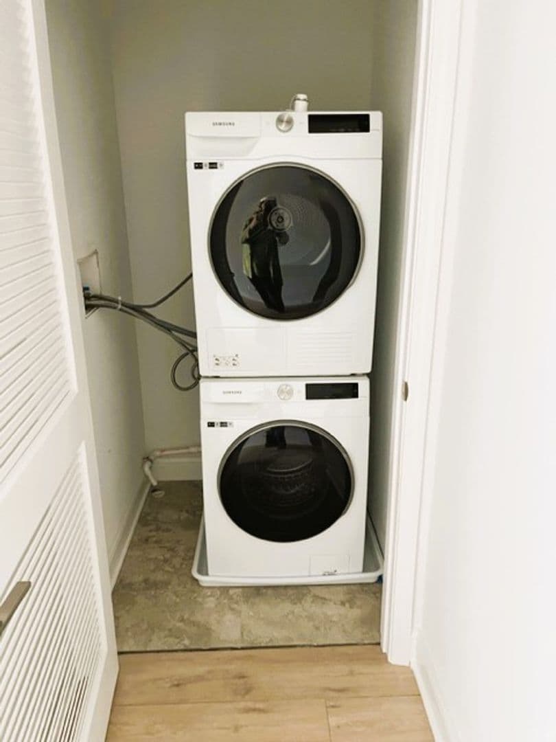 Mundelein Apartment: 250 Anthony Ave