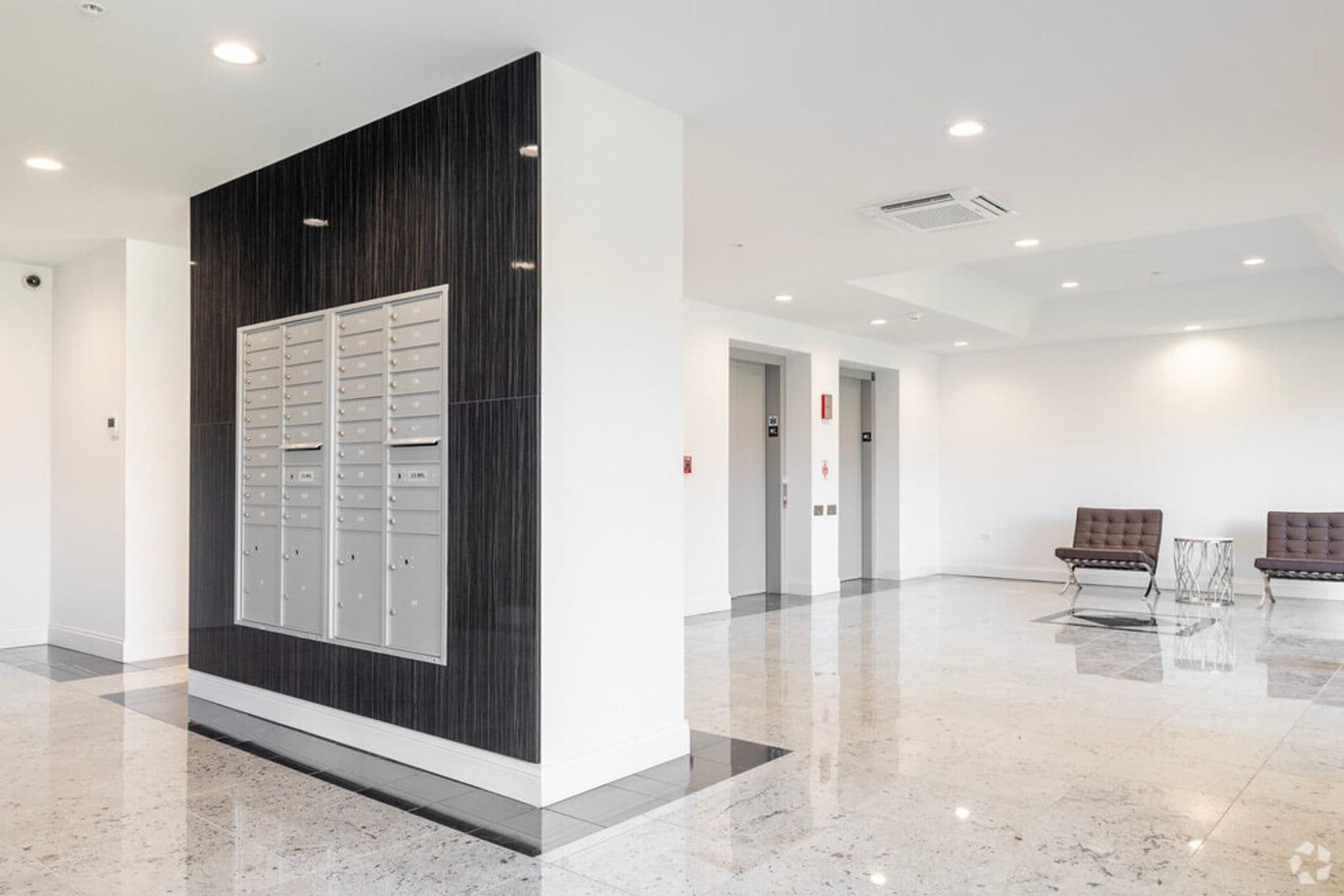Mundelein Apartment: 250 Anthony Ave