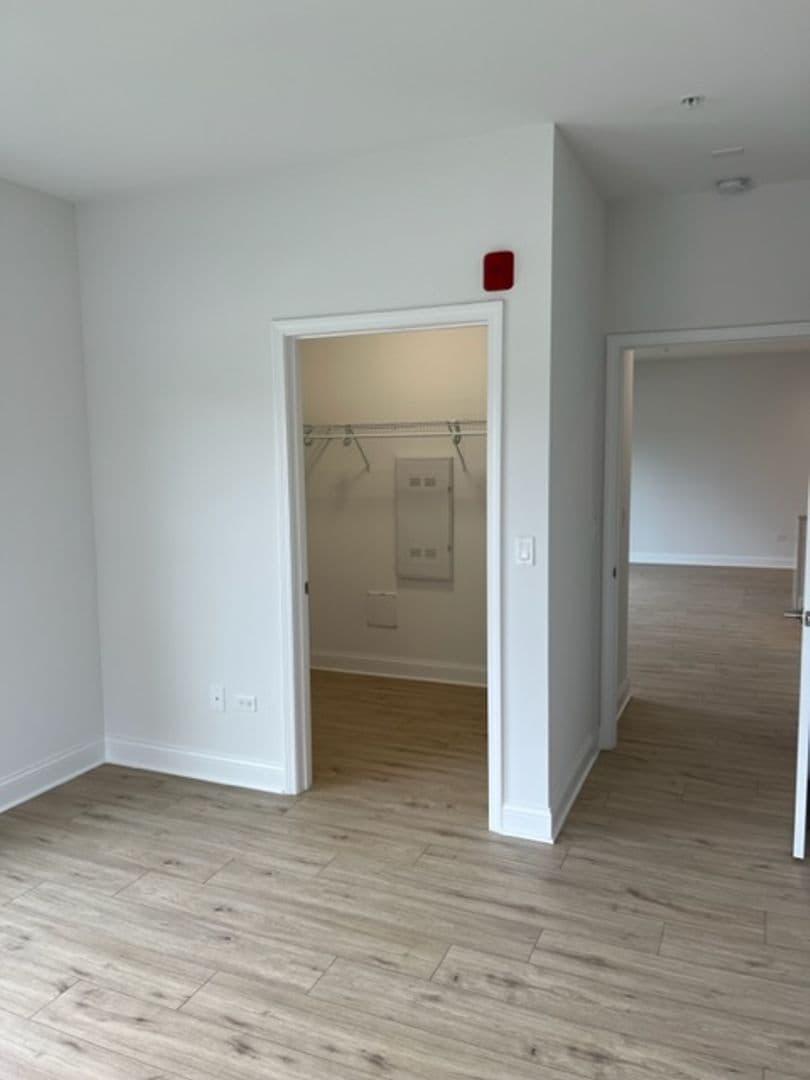 Mundelein Apartment: 250 Anthony Ave