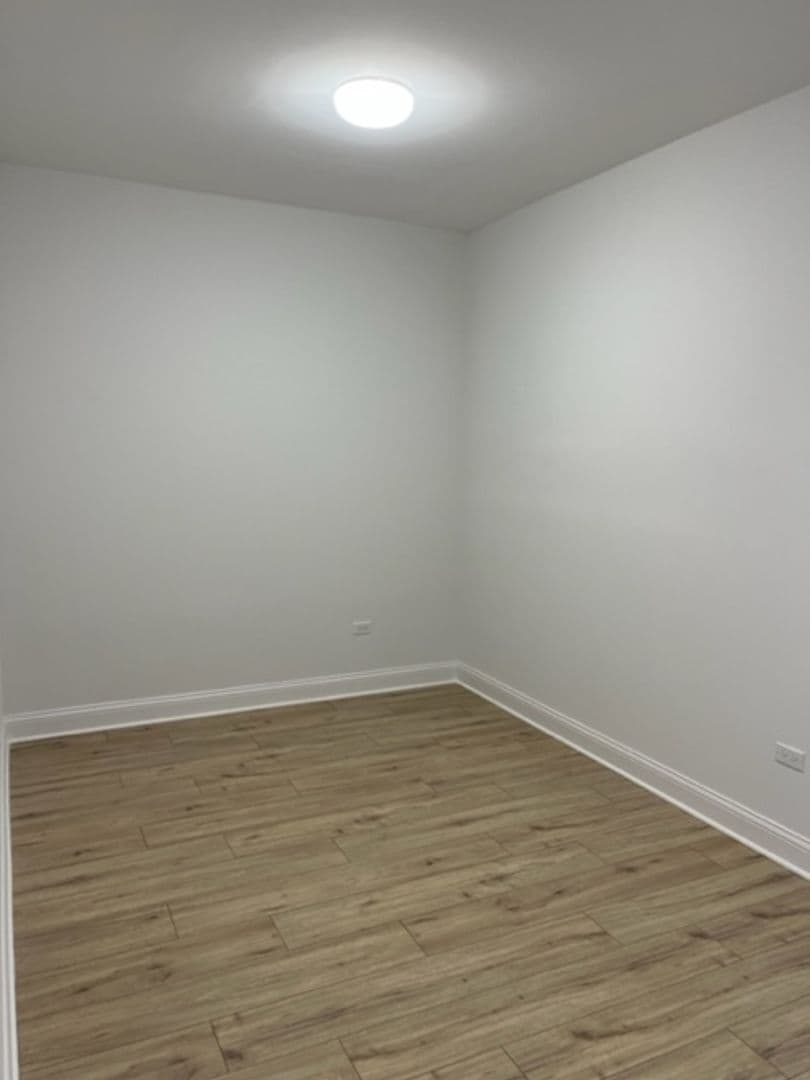 Mundelein Apartment: 250 Anthony Ave