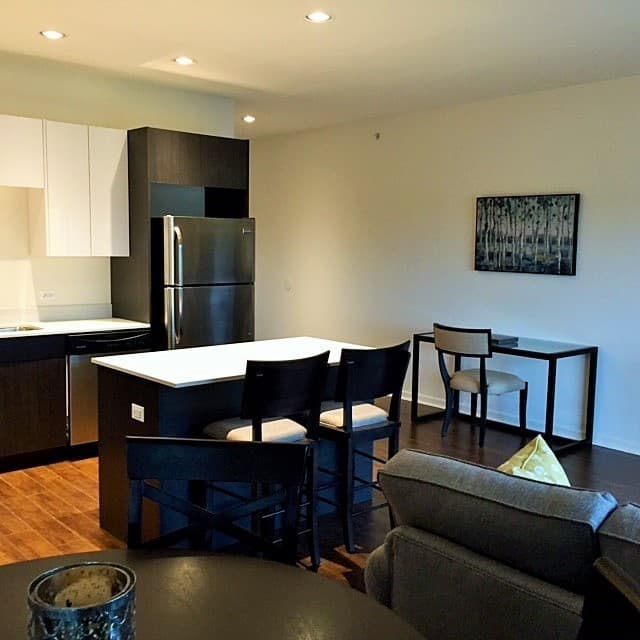 Mundelein Apartment: 301 Mckinley