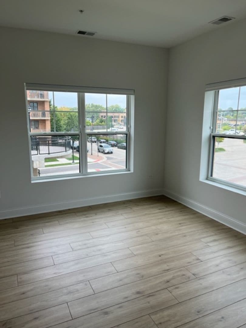 Mundelein Apartment: 250 Anthony Ave